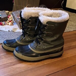 Vintage Manitou Sorel Snow boots made in Canada, fits a women’s 8,  a man’s 6